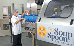 Anna Lim y su máquina Hiperbaric en The Soup Spoon. Fuente: Enterprise Singapore Anna Lim y su máquina Hiperbaric en The Soup Spoon. Fuente: Enterprise Singapore